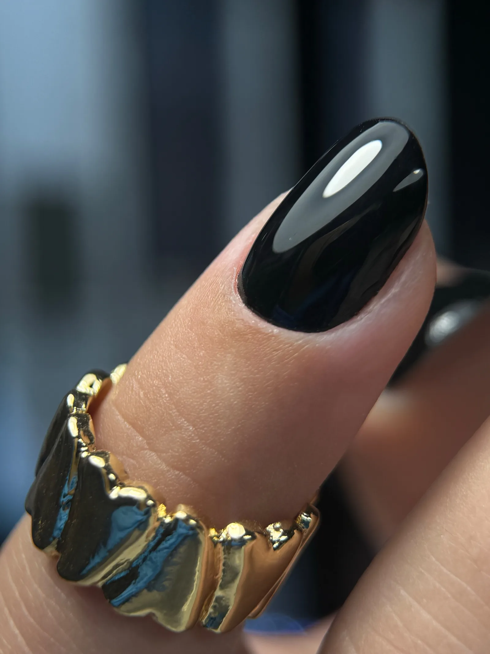 Photo réelle d'une pose d'ongles réalisée par MALONE BeautyNails