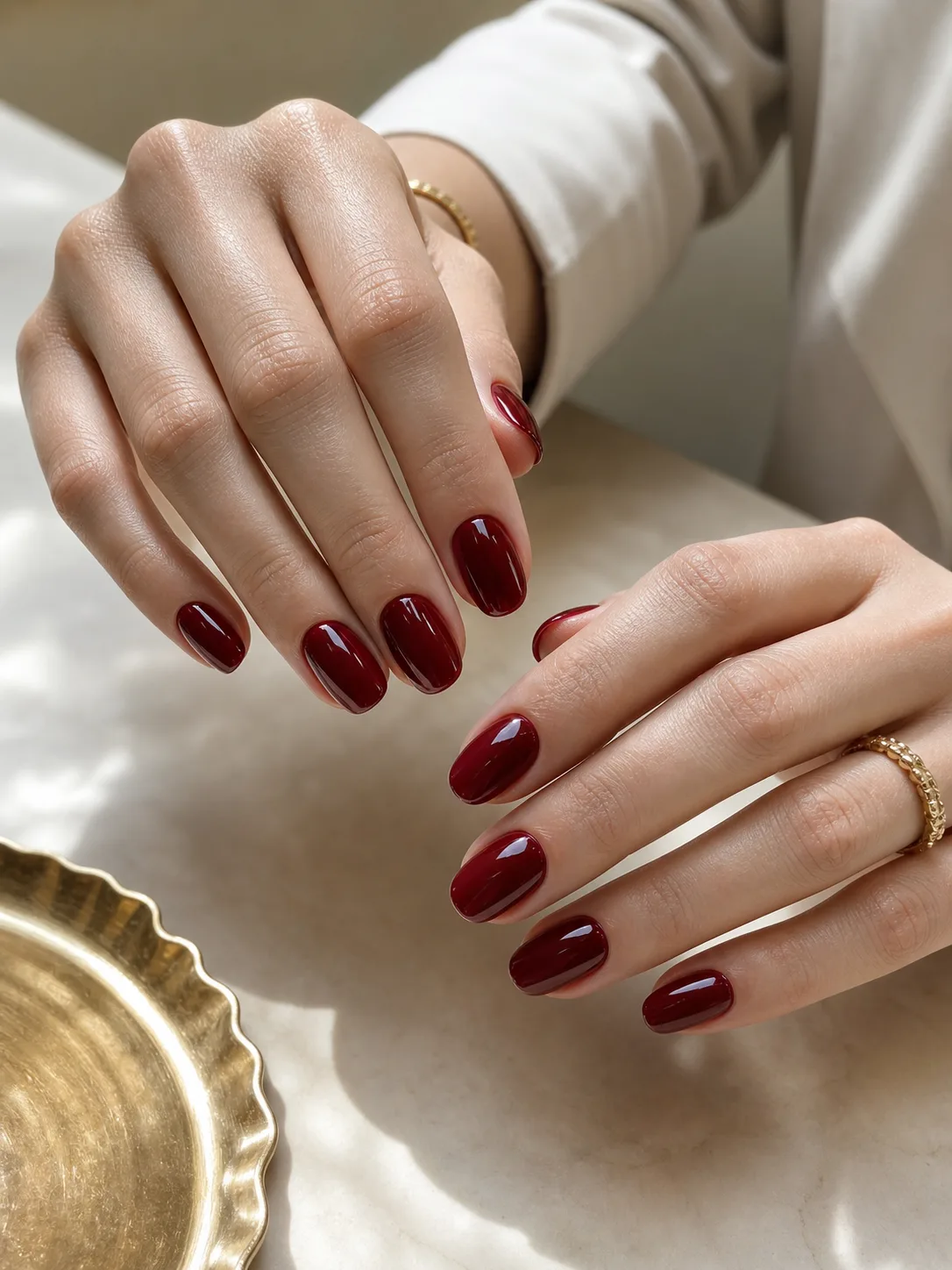 Réalisation manucure rouge profond par Naily Beauty